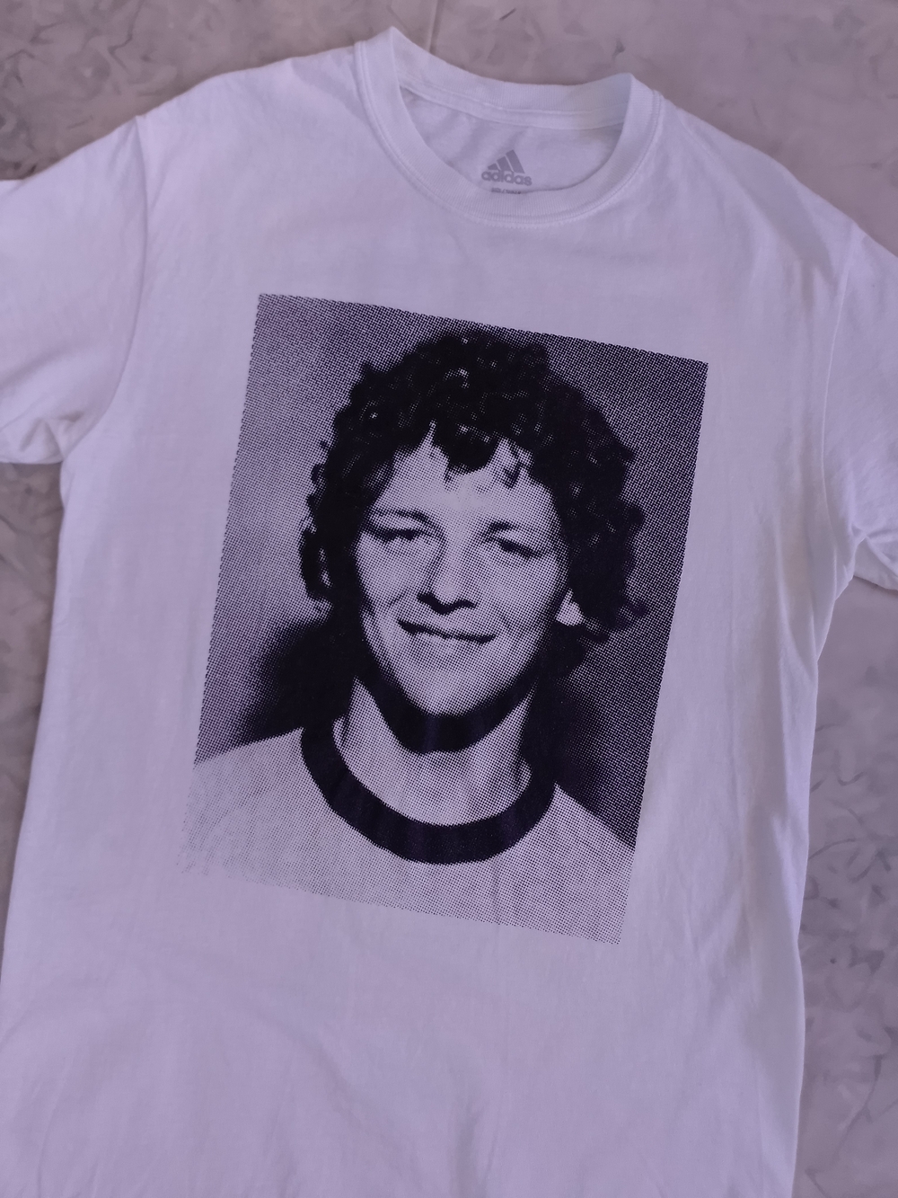 2022 adidas Terry Fox Portrait Graphic tee Terry Fox Run - Picture 5 of 6